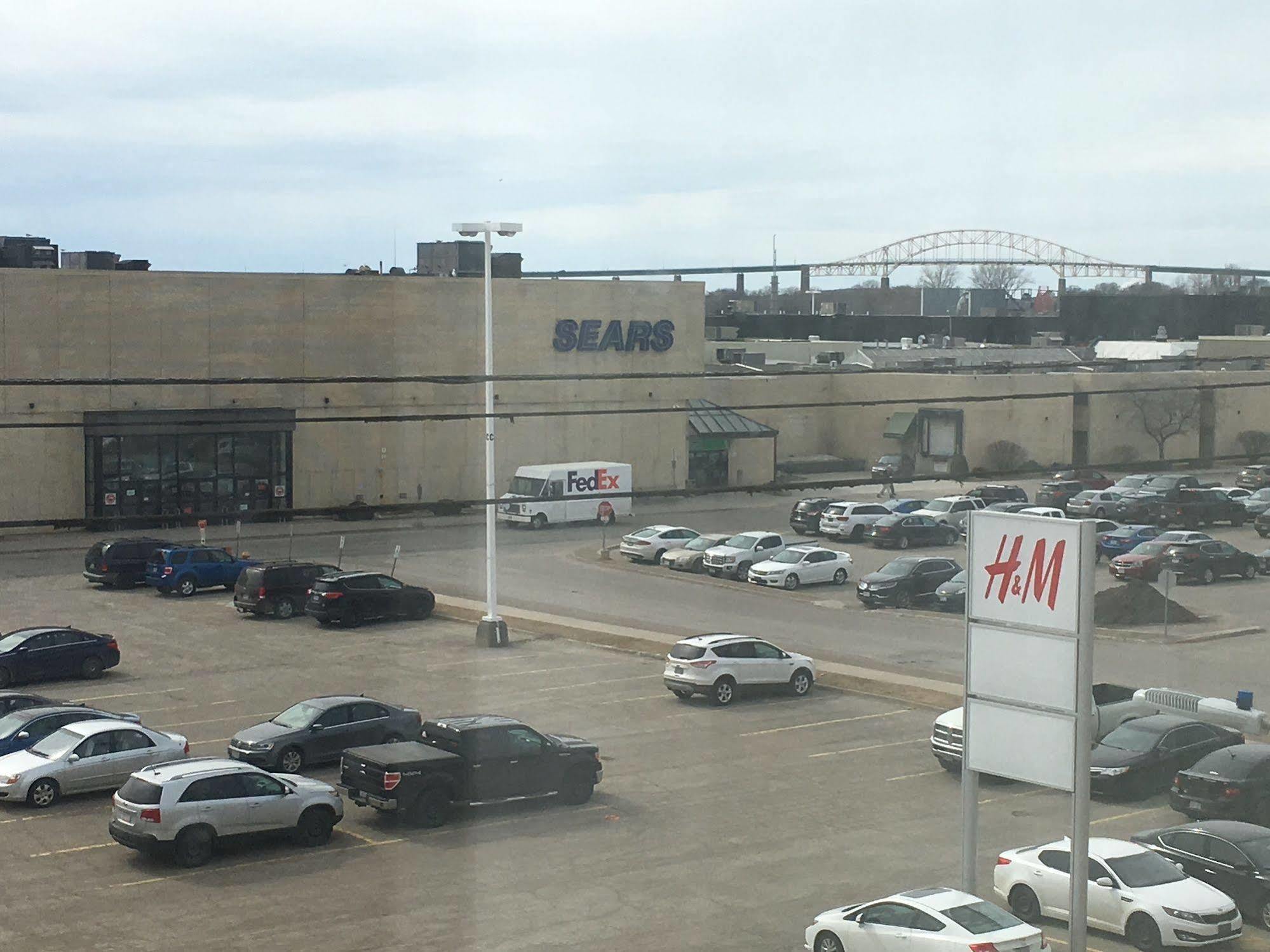 Days Inn & Suites By Wyndham Sault Ste. Marie On Exterior photo